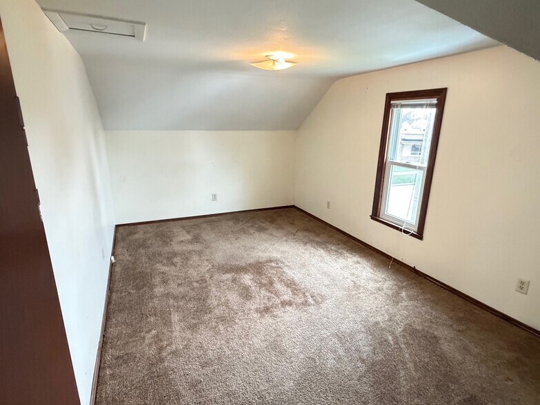 Building Photo - 1700 21st St