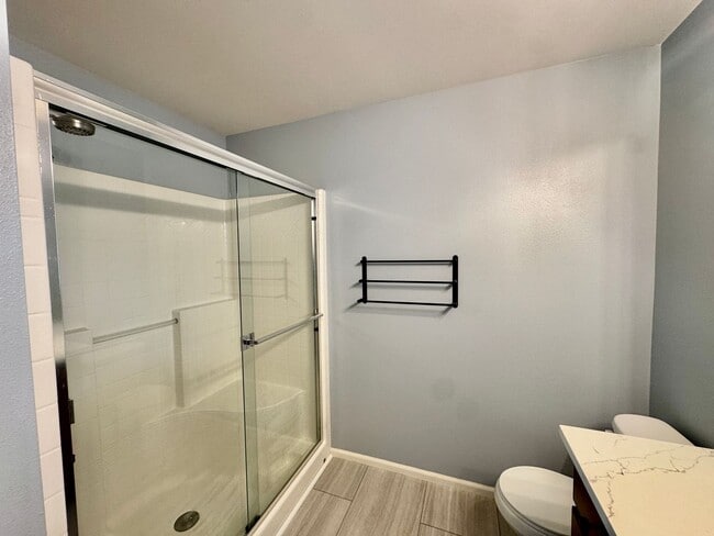 Building Photo - Everett Townhouse