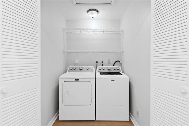 Building Photo - 344 City View Dr