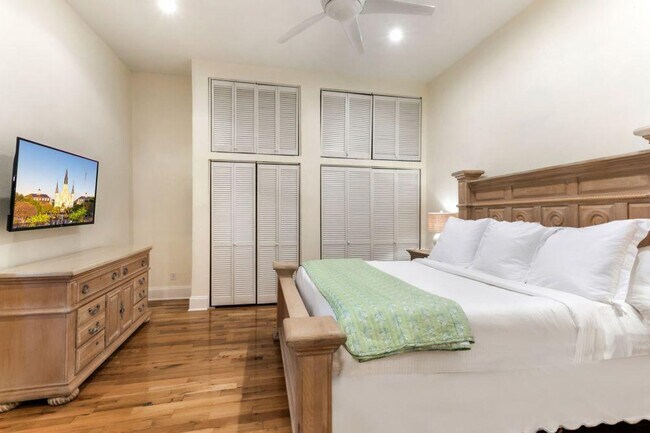 Building Photo - 1204 Carondelet St