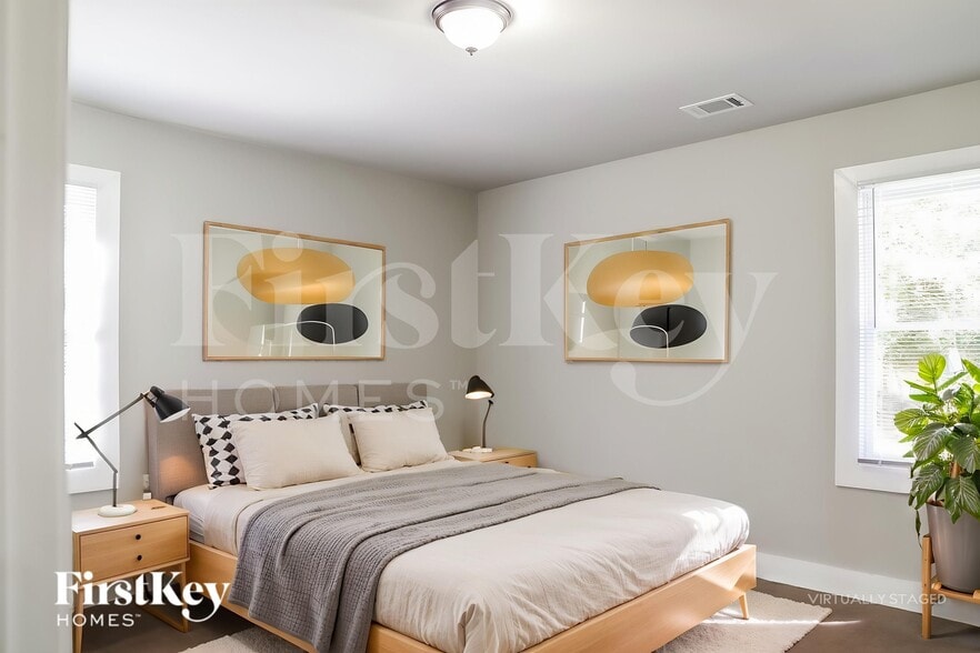 Building Photo - 2207 Freydale Rd