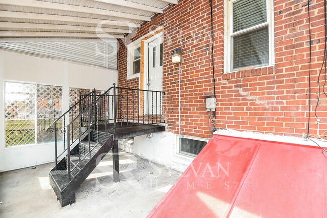 Building Photo - Proper Design. Smartly Priced. Ready for Move-In!