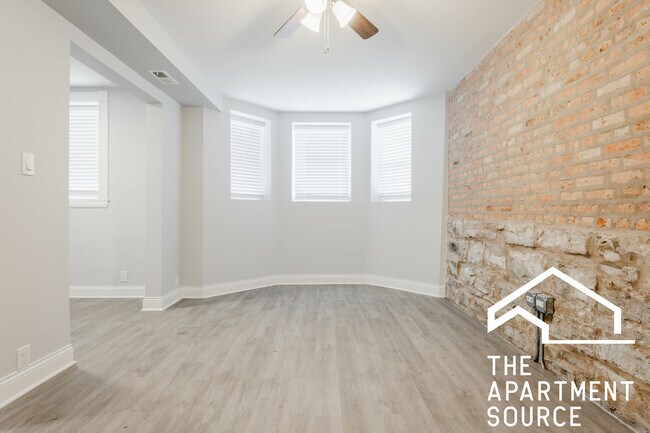 Building Photo - 2647 N Sacramento Ave