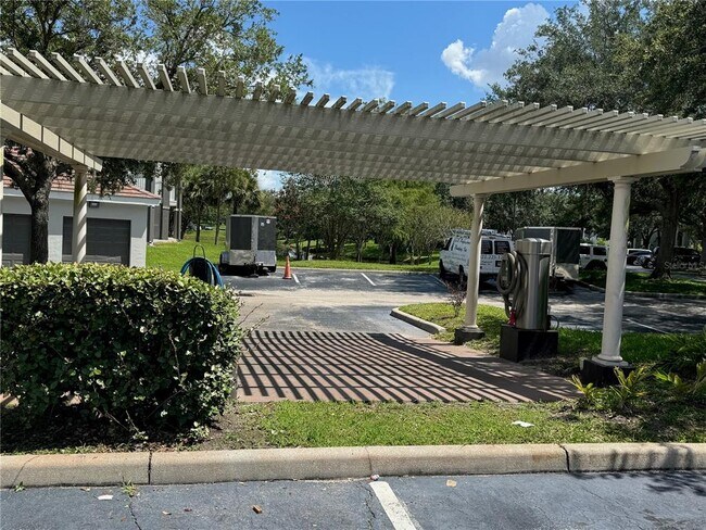Building Photo - 14037 Fairway Island Dr