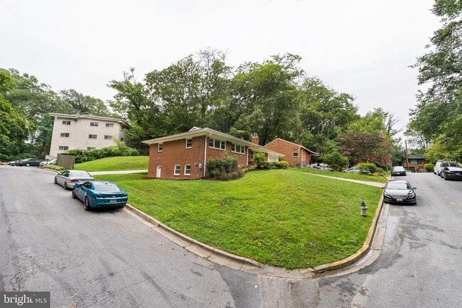 Building Photo - 7409 Aspen Ave