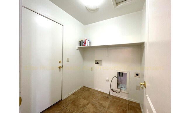 Building Photo - 10844 S Lake Gambusi Dr