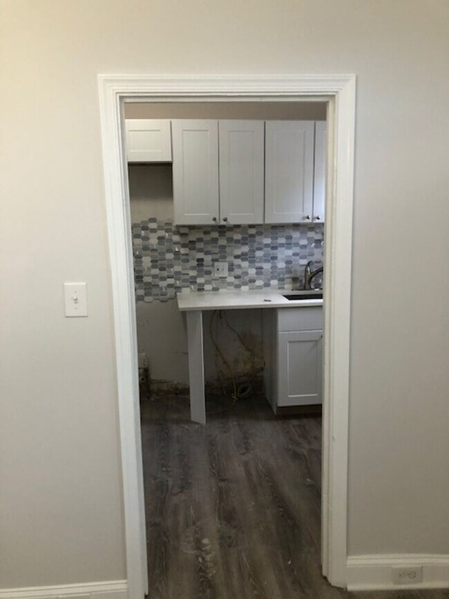 Building Photo - Beautiful and ready to move in 3 Bedroom, 1 Full Bath home just minutes from downtown!