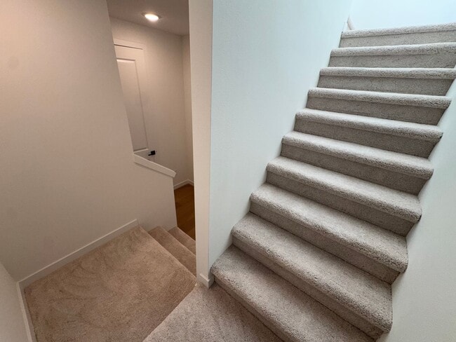 Building Photo - L0652