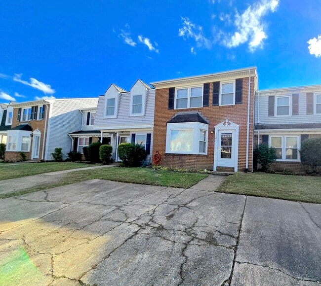 Building Photo - 5221 Johnstown Ln