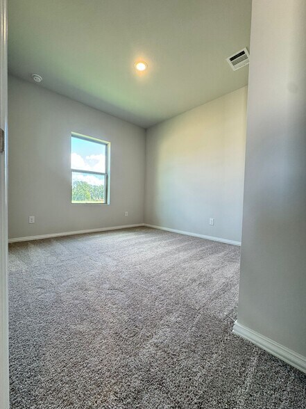 Building Photo - 3500 Kingdom Dr