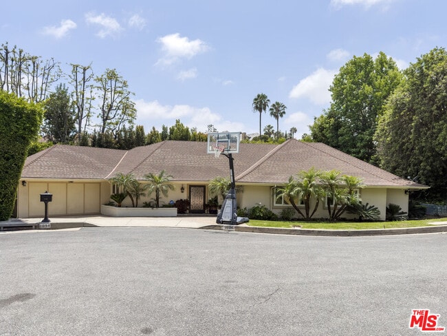 Building Photo - 1094 Garden Ln