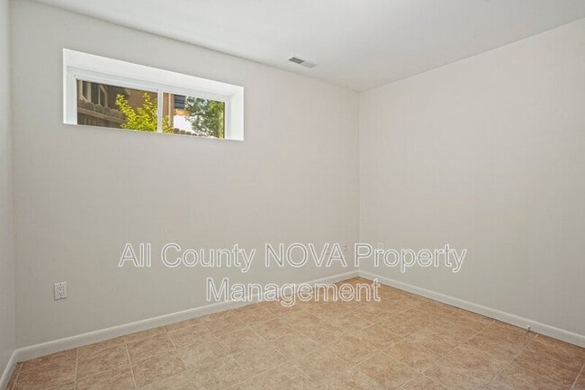 Building Photo - 6428 Earlham Dr