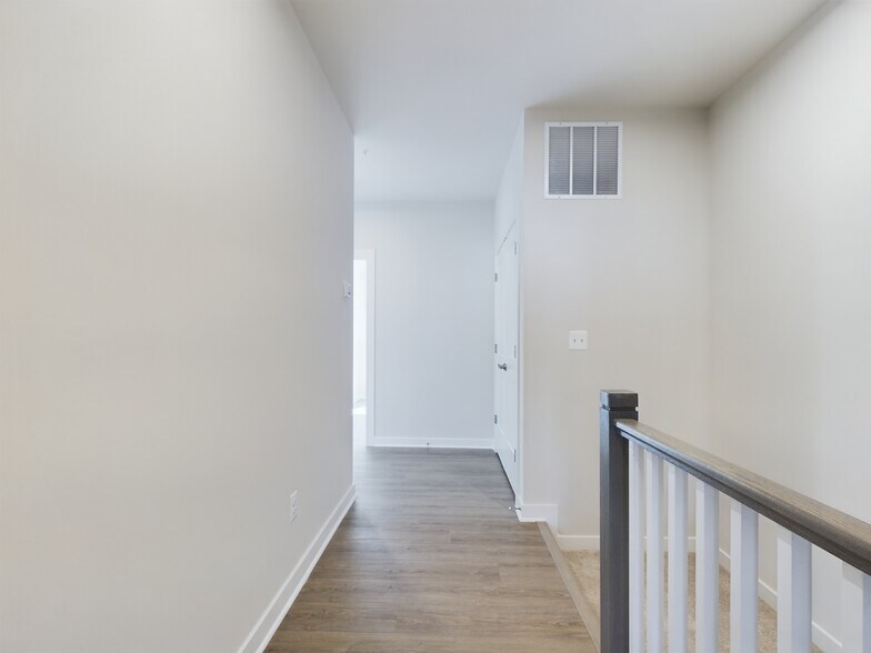 Building Photo - 43801 Middleway Ter