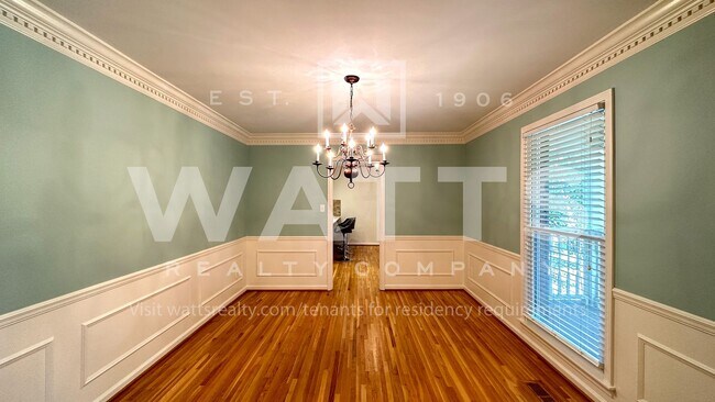 Building Photo - 4 Bedroom, 4.5 Bath Home in Heart of Hoover