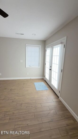 Building Photo - 212 Oak Rd