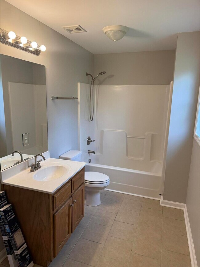 Building Photo - 804 Melanie Ln