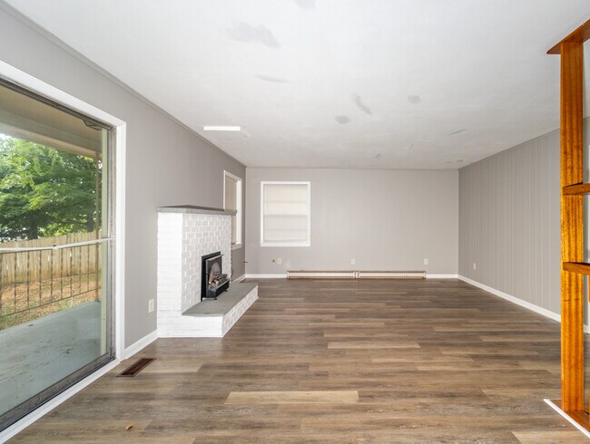 Building Photo - 630 Colonial Dr