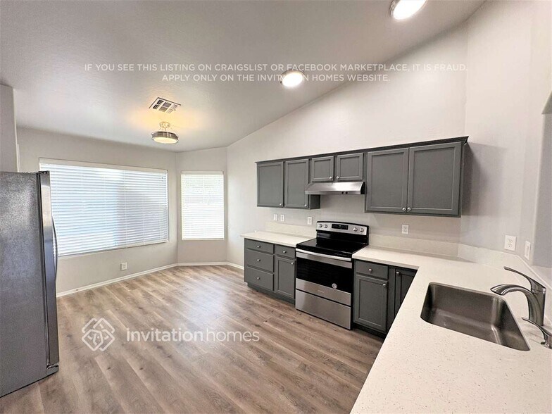 Building Photo - 8816 W Las Palmaritas Dr