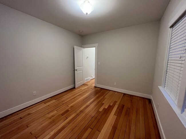 Building Photo - Spacious Two-Story Home on Private Land in the Desirable Issaquah School District