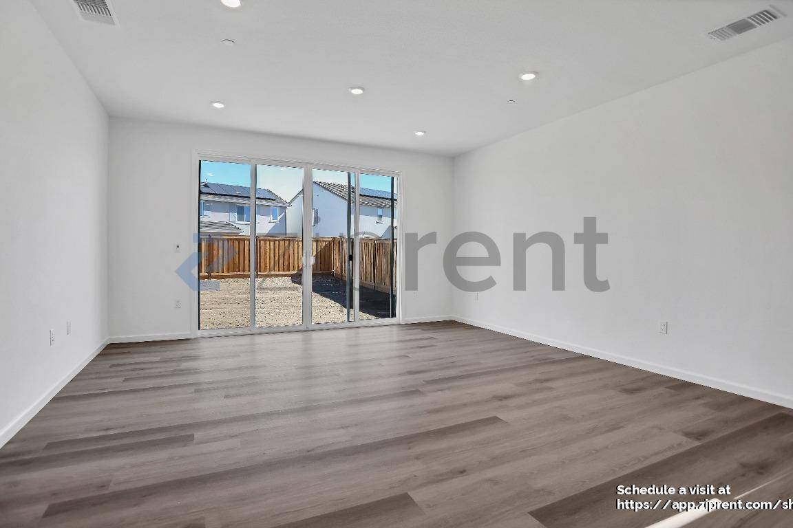 Building Photo - 15474 Hedges Dr