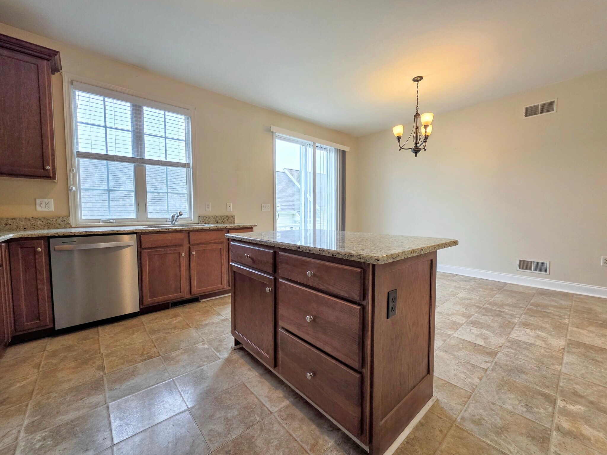 Building Photo - 214 Sagamore Hl