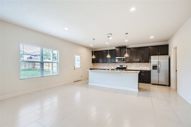 Building Photo - Home in Weston Oaks!