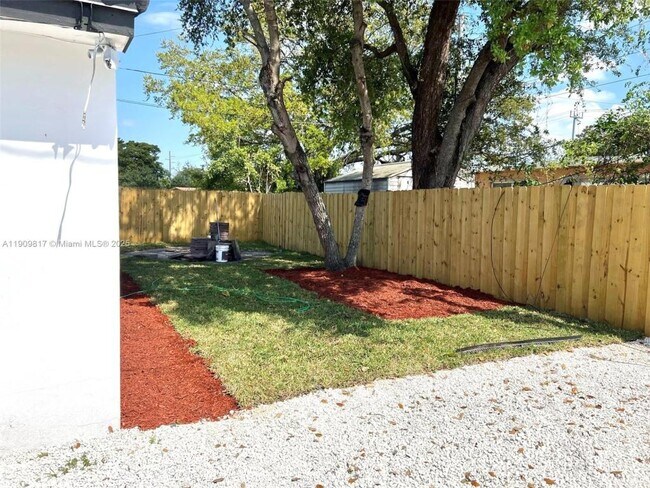 Building Photo - 2421 N 56th Terrace