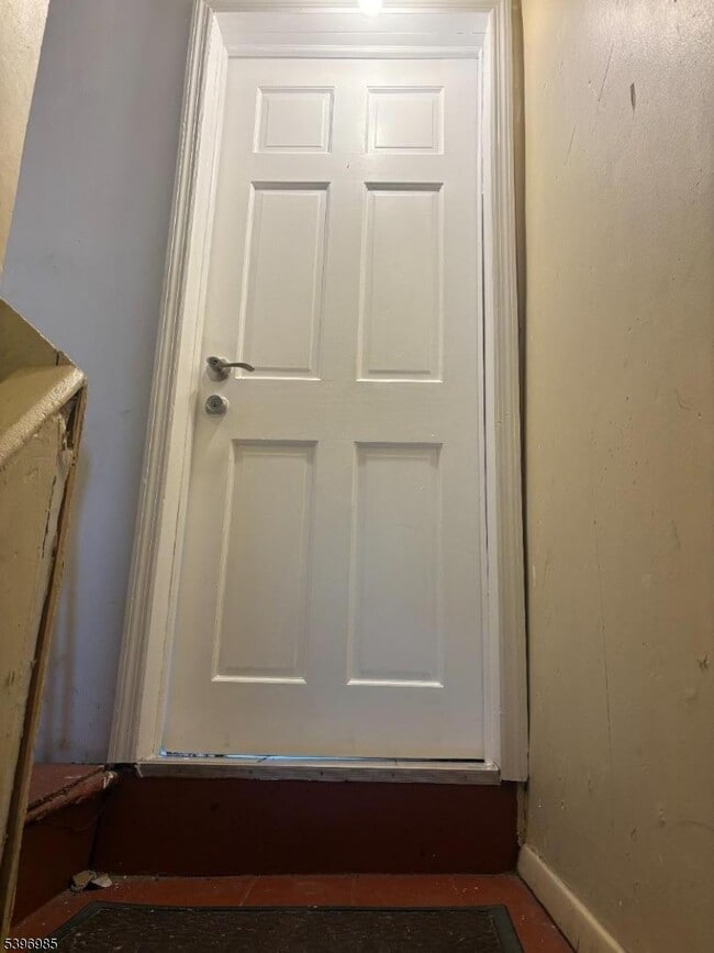 Primary Photo - 84 Washington St