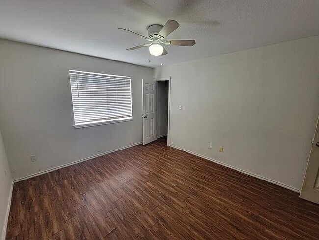 Building Photo - 812 Sagewood Trail