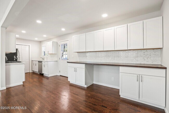 Building Photo - 222 Elmwood Ct