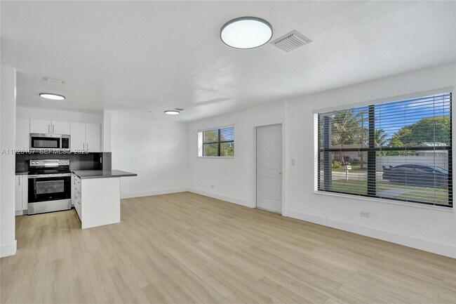 Building Photo - 1960 SW 68th Way