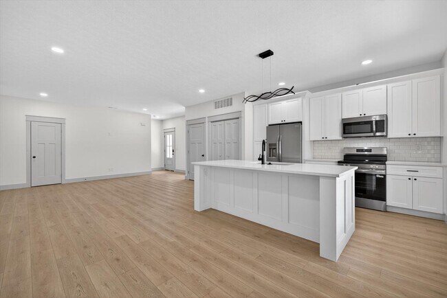 Building Photo - 420 N Jefferson St