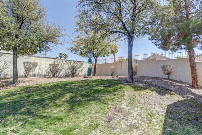 Building Photo - 555 E Silverado Ranch Blvd