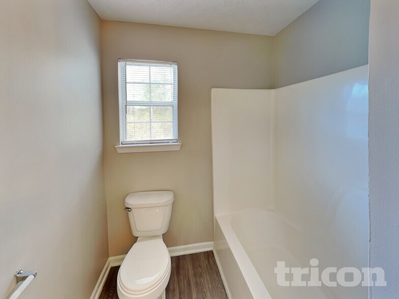 Building Photo - 213 Forrest Dr