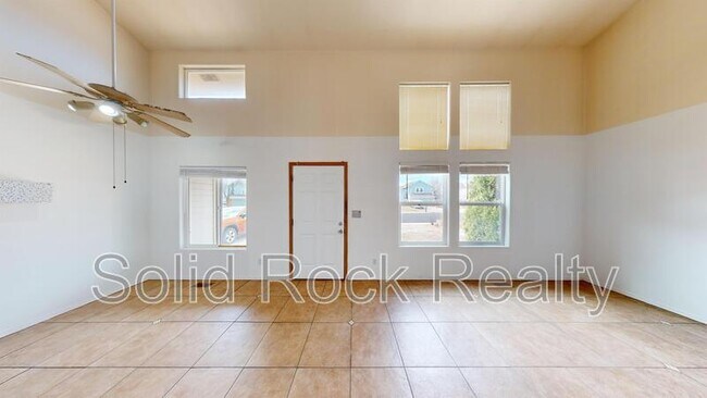 Building Photo - 935 Greenbrier Dr