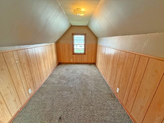Building Photo - 3 BED 1 BATH BEAUTIFUL SINGLE FAMILY HOME ...