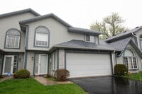 Building Photo - Bright Townhome with Fireplace & Nature Views