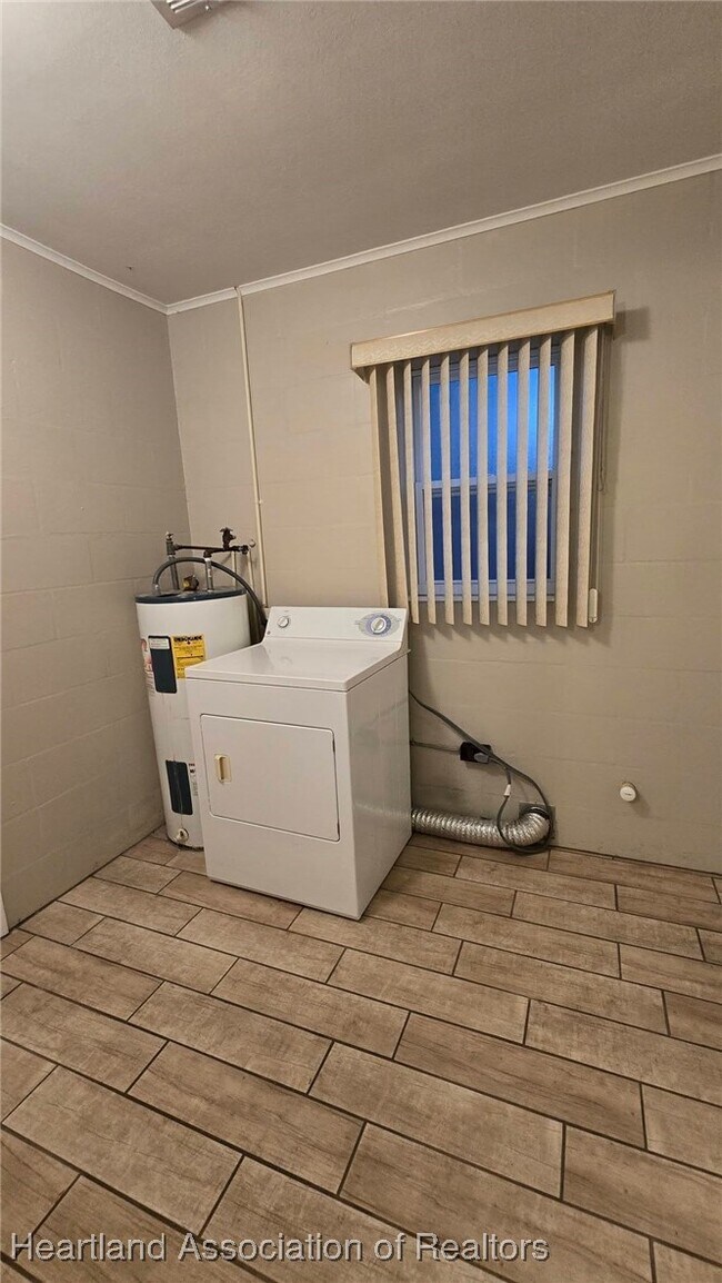 Building Photo - 6321 Lakeside Dr W