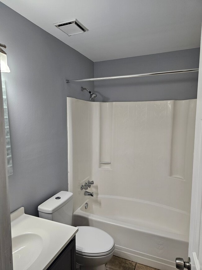 Building Photo - 1207 Haig Cir