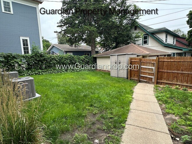 Building Photo - Linden Hills Upper Level Duplex, Fenced Yard, 1 Car Garage, Dishwasher, Storage, Laundry