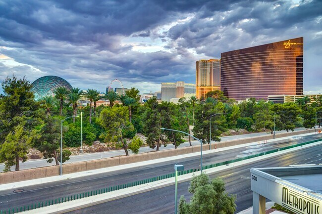 Building Photo - 360 E Desert Inn Rd