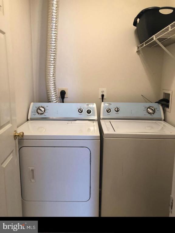 Building Photo - 1055 Gardenview Loop