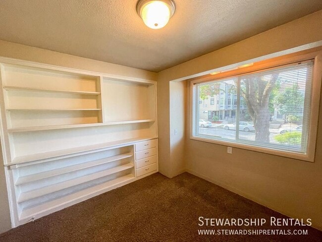 Building Photo - 1389 Ferry St