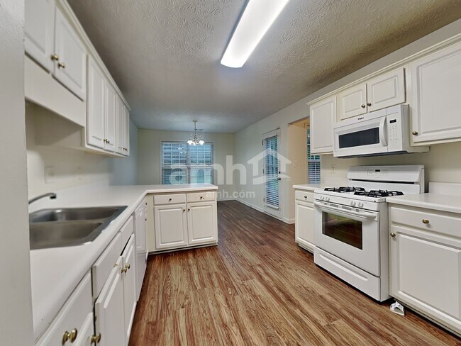 Building Photo - 1831 Green Oak Cir