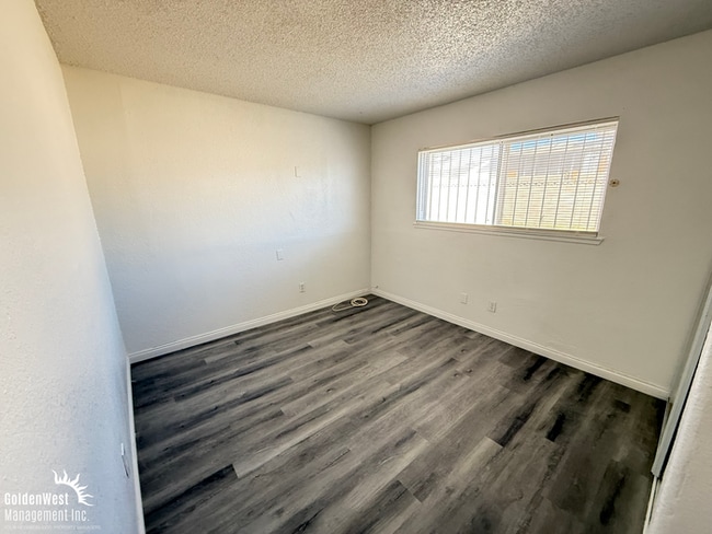 Building Photo - Gorgeous and Functional 4Bdm 2Ba Home with Large Backyard.