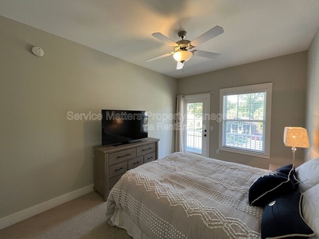 Building Photo - 1417 E Maxwell St