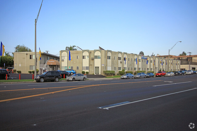 Primary Photo - Gondolier Apartments
