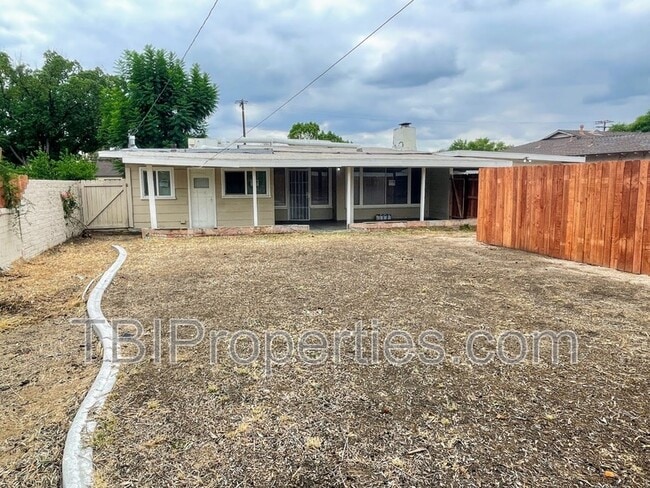 Building Photo - 156 E Marshall Blvd