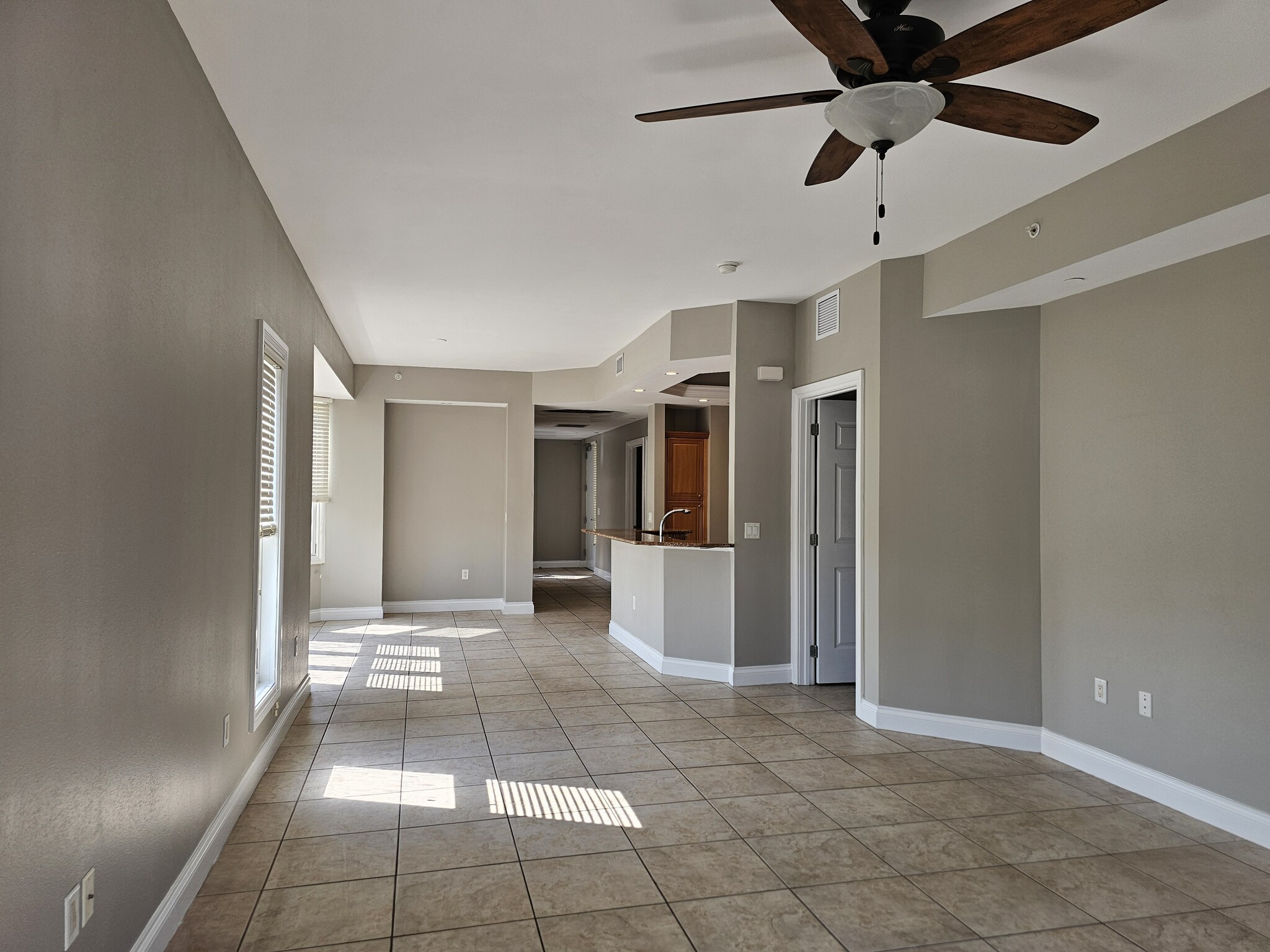 open living space - 8111 Lakewood Main St