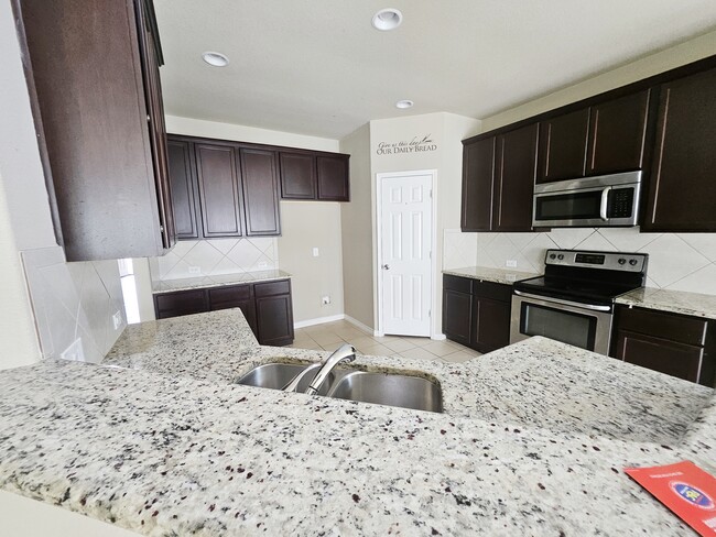 Kitchen - 1820 Christopher Creek Dr